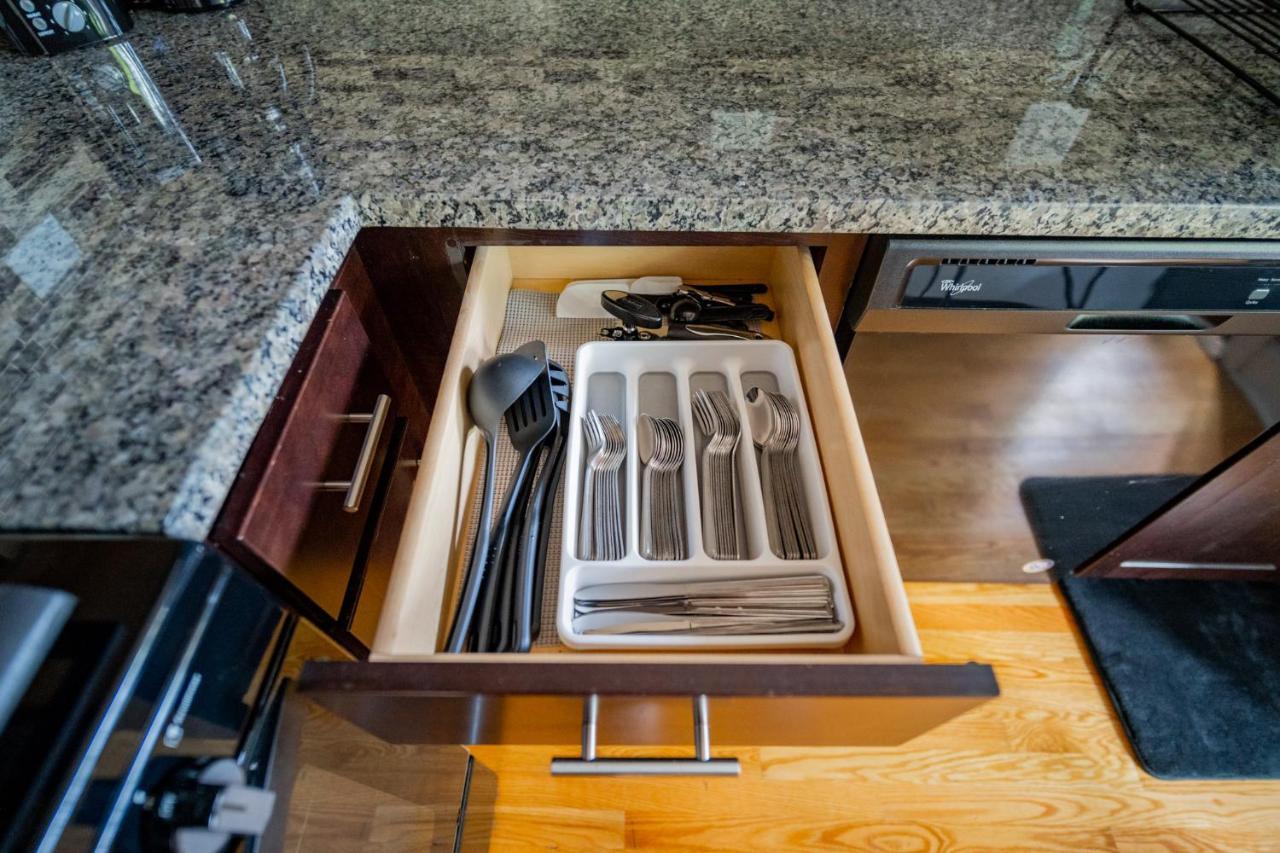3-Bedroom Gem Apt With In-Unit Laundry - Lawndale 1 & 2 Rep Chicago Eksteriør bilde